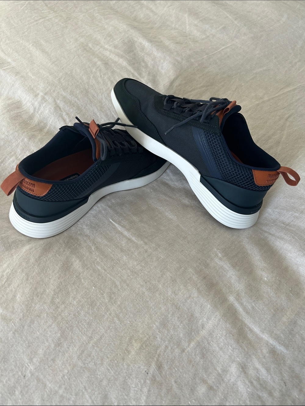 NWOT Wolf & Shepherd Crossover Victory Trainer M7, W9 Navy Knit Sneakers